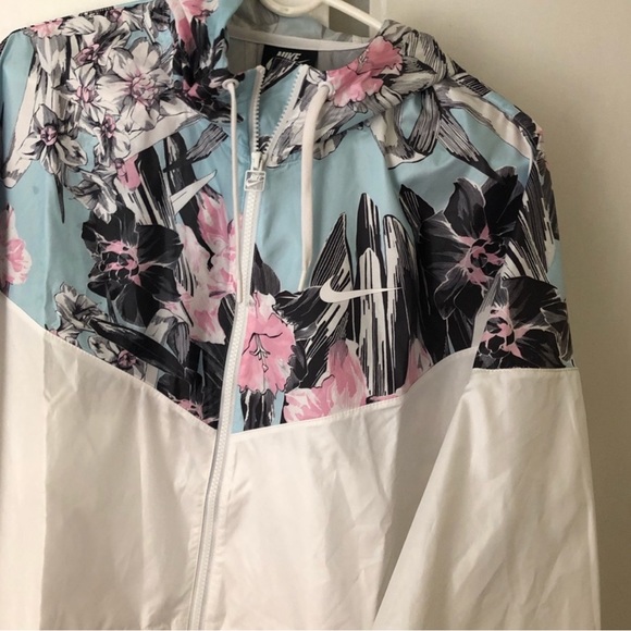 Floral Nike WindBreaker Zip-Up Jacket! - Picture 5 of 7